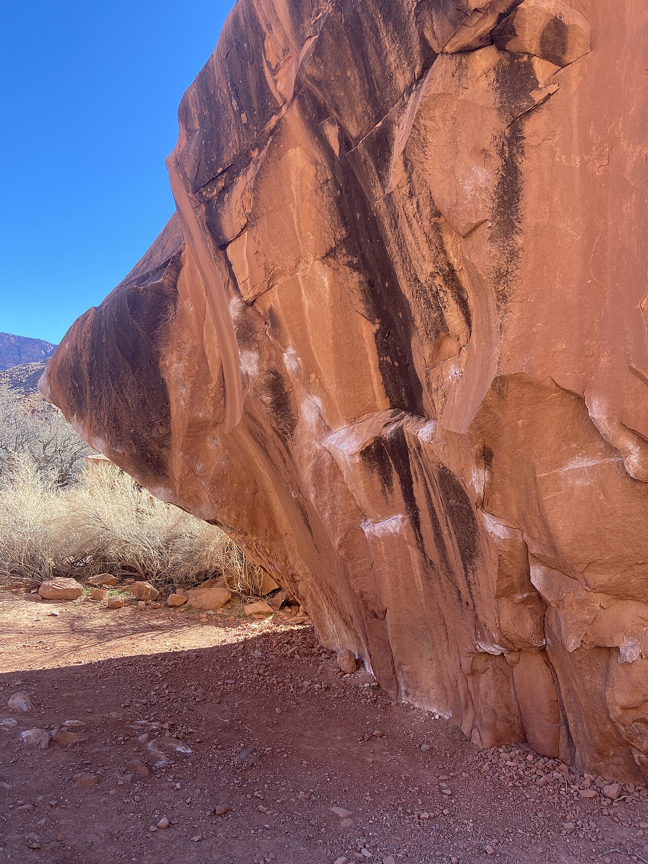 The Big Bend Bouldering Area is located upstream of the Big Bend Campground along the Colorado River and State Route 128, about 10 miles from Moab. The bouldering area has been popular with climbers for more than 20 years, who benefit from its easy access