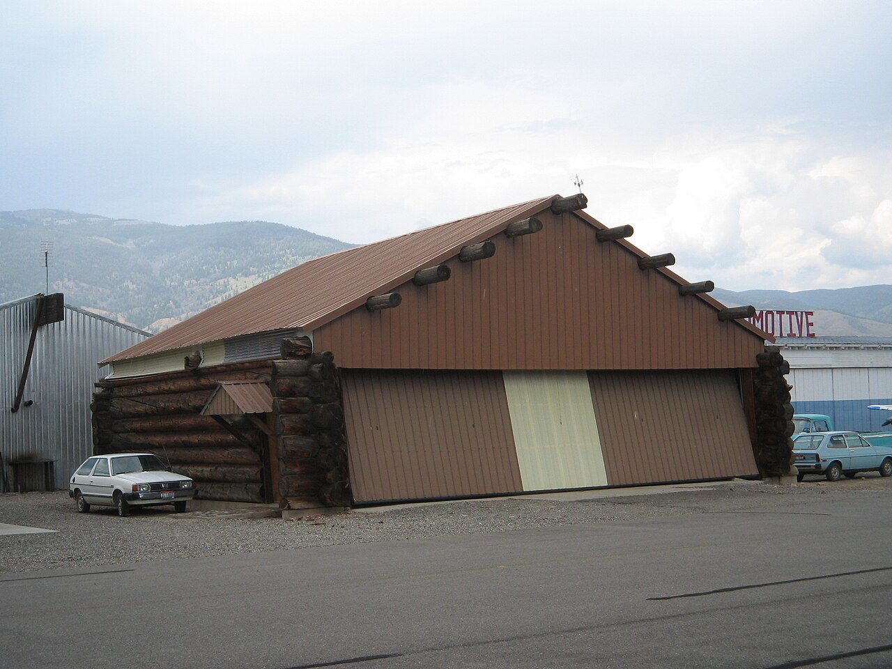 Log Cabin Hanger