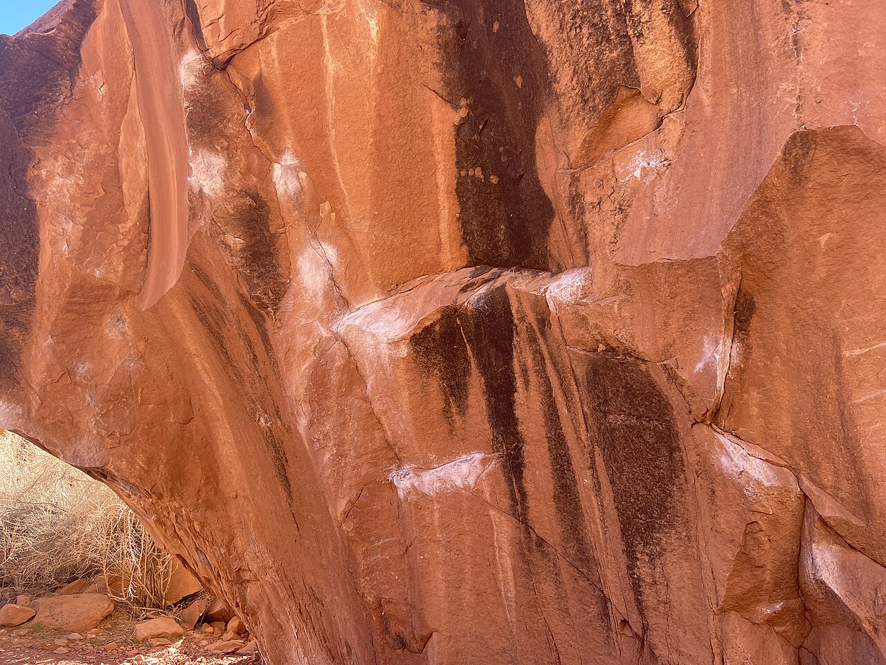 The Big Bend Bouldering Area is located upstream of the Big Bend Campground along the Colorado River and State Route 128, about 10 miles from Moab. The bouldering area has been popular with climbers for more than 20 years, who benefit from its easy access