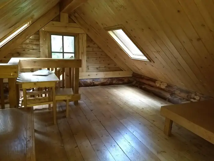 STARRIGAVAN CREEK CABIN8