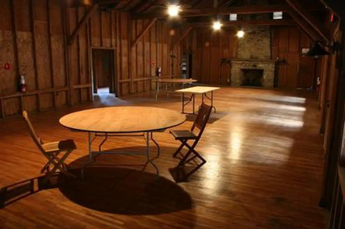APPALACHIAN CLUBHOUSE main room with table and chairs