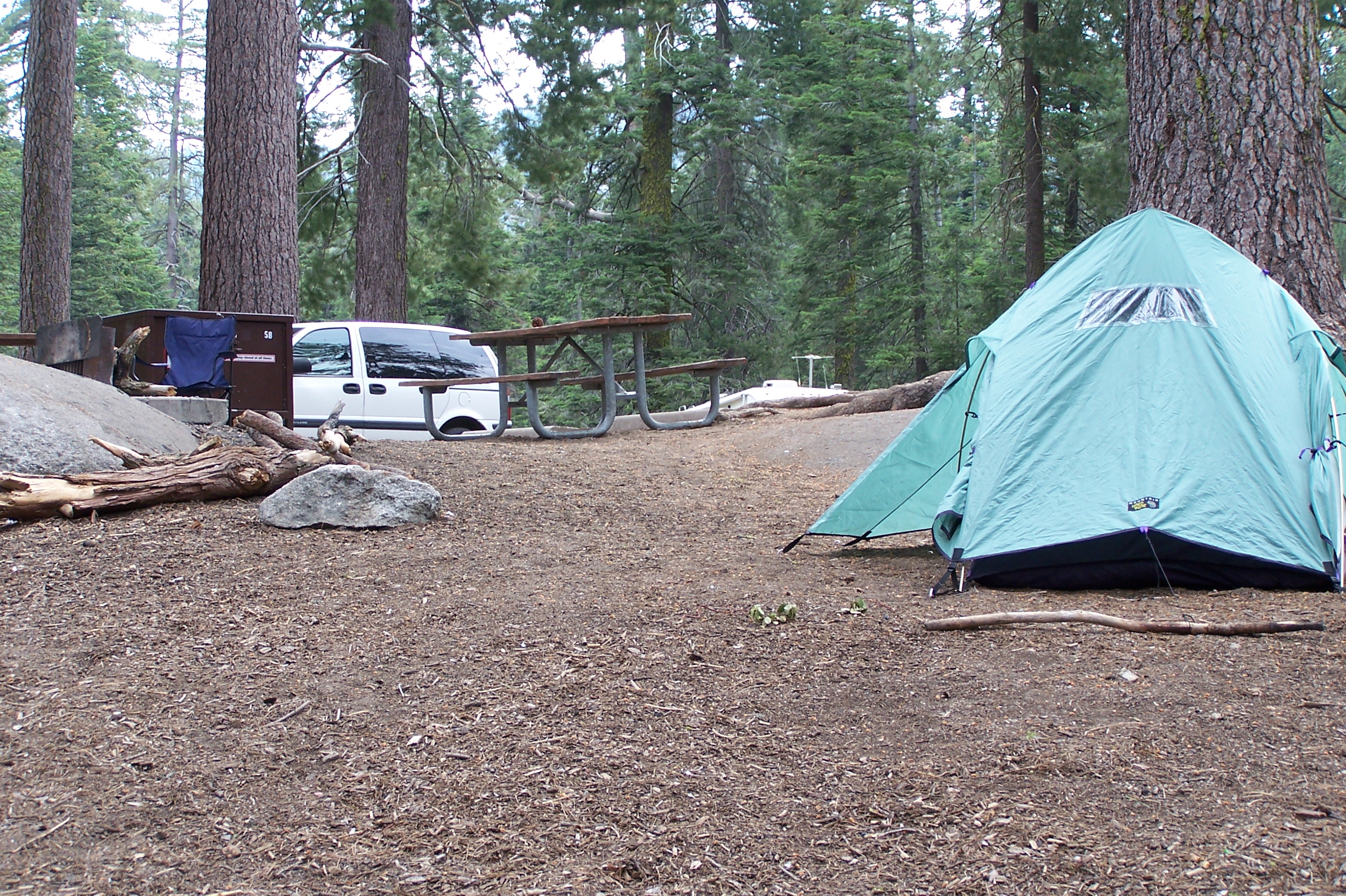 A tent in a campsite