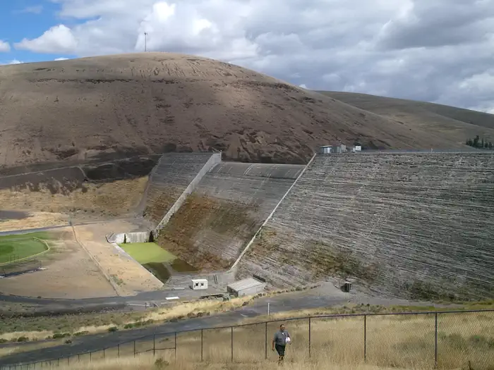 Willow Creek Dam